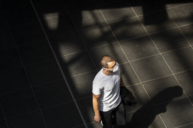 Passengers wearing a face mask on public transport in Berlin on 28 April 2020 Since yesterday, it is mandatory to wear a protection for nose and mouth on trains, trams and buses Starting tomorrow, the obligation also applies to the retail trade Coronavirus in Berlin