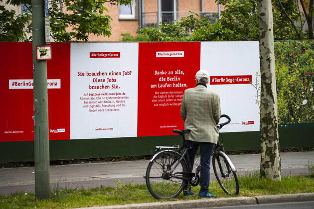 Berlin Senate advertising campaign against coronavirus in Berlin on April 28, 2020 Since yesterday, it is mandatory to wear nose and mouth protection on trains, trams and buses Starting tomorrow, the obligation also applies to the retail trade Coronavirus in Berlin