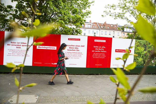 Berlin Senate advertising campaign against coronavirus in Berlin on April 28, 2020 Since yesterday, it is mandatory to wear nose and mouth protection on trains, trams and buses Starting tomorrow, the obligation also applies to the retail trade Coronavirus in Berlin