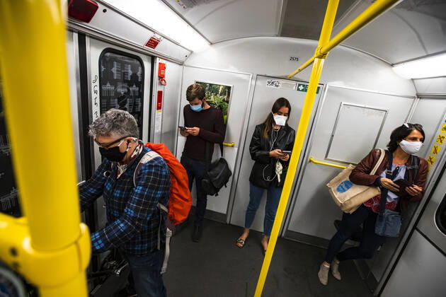 Passengers wearing a face mask on public transport in Berlin on 28 April 2020 Since yesterday, it is mandatory to wear a protection for nose and mouth on trains, trams and buses Starting tomorrow, the obligation also applies to the retail trade Coronavirus in Berlin