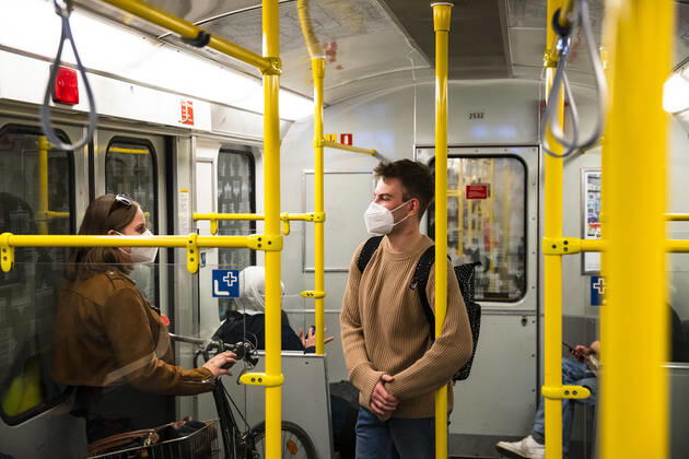 Passengers wearing a face mask on public transport in Berlin on 28 April 2020 Since yesterday, it is mandatory to wear a protection for nose and mouth on trains, trams and buses Starting tomorrow, the obligation also applies to the retail trade Coronavirus in Berlin