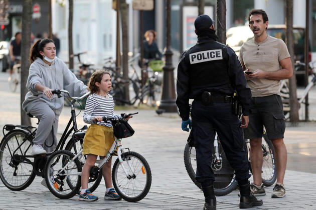 Security forces check residents permits to be in the streets of Paris, France, Tuesday April 28, 2020 as country enters its 6th week of confinement. The French premier announced today that protective masks, which have been in severe shortage since the outbreak of the pandemic, will be available for everyone starting May 11th.  PAR20200428106 ECOxCLEMENT