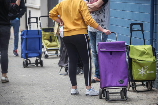 April 28, 2020: 28 April 2020 (Malaga) The Association Altamar de Malaga distributes food, basic necessities, Stationery materials to follow the school year online and masks for children and minors of the house for 30 families of social exclusion and with few economic resources. - ZUMAc161 20200428_zap_c161_025 Copyright: xLorenzoxCarnerox