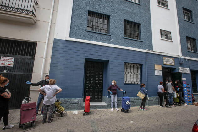 April 28, 2020: 28 April 2020 (Malaga) The Association Altamar de Malaga distributes food, basic necessities, Stationery materials to follow the school year online and masks for children and minors of the house for 30 families of social exclusion and with few economic resources. - ZUMAc161 20200428_zap_c161_034 Copyright: xLorenzoxCarnerox