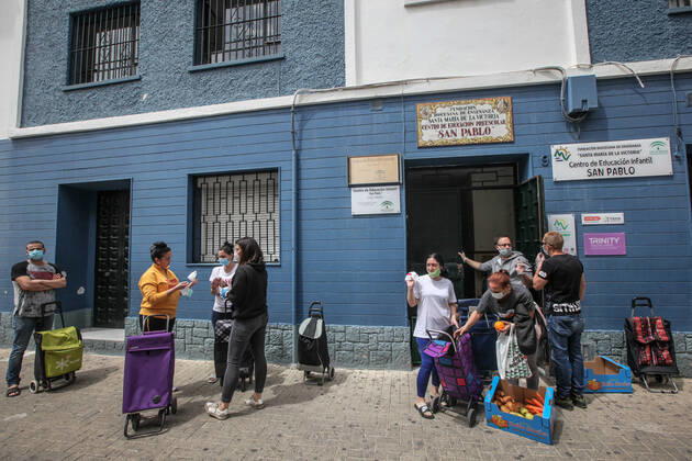 April 28, 2020: 28 April 2020 (Malaga) The Association Altamar de Malaga distributes food, basic necessities, Stationery materials to follow the school year online and masks for children and minors of the house for 30 families of social exclusion and with few economic resources. - ZUMAc161 20200428_zap_c161_046 Copyright: xLorenzoxCarnerox