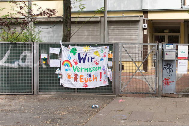 Coronavirus, Impressions from Berlin Germany, Berlin 29 04 2020 In the picture is a banner with the inscription We miss you at a closed school to see Berlin Berlin Germany