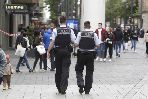 On the occasion of the Corona crisis, a police patrol of the state police of Baden Württemberg controls the observance of the contact prohibitions as well as minimum distances on the shopping street and pedestrian zone Planken in the city centre of Mannheim, Baden Württemberg, Germany, which has become highly frequented again after the reopening of the shops.