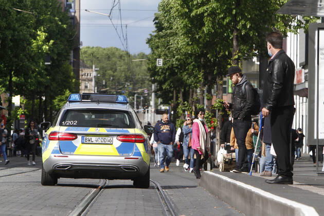 On the occasion of the Corona crisis, a police patrol of the state police of Baden Württemberg controls the observance of the contact prohibitions as well as minimum distances on the shopping street and pedestrian zone Planken in the city centre of Mannheim, Baden Württemberg, Germany, which has become highly frequented again after the reopening of the shops.