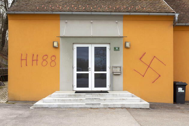 Nazi graffiti 1065519352