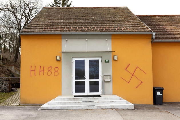 Nazi graffiti 1065519355