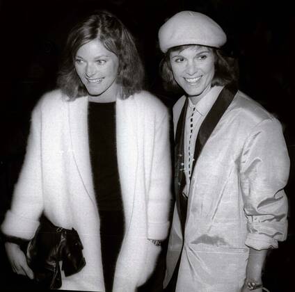 Jane Curtin, Susan Saint James at Studio 54 1977 Photo By Adam Scull PHOTOlink Everett Collection (Jane Curtin Susanne St. James2260) For usage credit please use; Adam Scull PHOTOlink PUBLICATIONXNOTxINxCANxCHNxFRAxITAxJPNxNORxPOLxRUSxESPxUKxUSA Copyright: xPHOTOlink CourtesyxEverettxCollectionx ASCA010 F4730