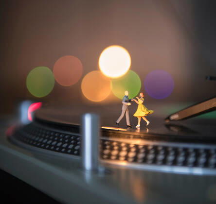 audio,dancing,record player fnu-g0w