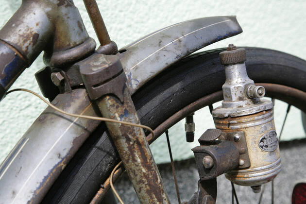 bicycle,rusty,dynamo gfk-d6