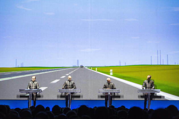 19 Concert Kraftwerk vlnr Audio Operator Ralf H tter, Audio Operator Henning Schmitz, Audio Operator Fritz Hilpert, Video Operator Falk Grieffenhagen on the first evening of their 3D concert series The Catalogue 1 2 3 Copyright: xPOP-EYEx xBenxKriemannx 10006064_Kraftwerk_0025