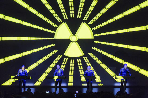 19 Concert Kraftwerk vlnr Audio Operator Ralf H tter, Audio Operator Henning Schmitz, Audio Operator Fritz Hilpert, Video Operator Falk Grieffenhagen on the first evening of their 3D concert series The Copyright: xPOP-EYEx xBenxKriemannx 10006067_Kraftwerk_0028