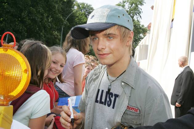 30 The band US 5, Richie, Izzy, Jay, Michael, Chris, short performance and autograph session at the topping-out ceremony of the Schlossgalerie Steglitz in Berlin, music, pop, boyband, US5, Berlin Germany, Germany Copyright: xPOP-EYE Scherfx 00079386_00079386