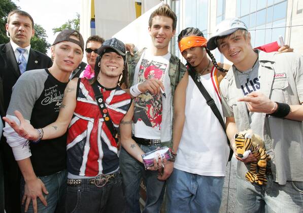 30 The band US 5, Richie, Izzy, Jay, Michael, Chris, short performance and autograph session at the topping-out ceremony of the Schlossgalerie Steglitz in Berlin, music, pop, boyband, US5, Berlin Germany, Germany Copyright: xPOP-EYE Scherfx 00079389_00079389