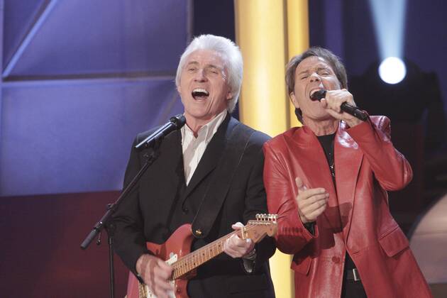 32 TV Show Cliff Richard, singer and rhythm guitarist Bruce Welch von den Shadows on the ZDF TV show Welcome to Carmen Nebel in the Bördelandhalle, Magdeburg Germany, Germany Copyright: xPOP-EYE Scherfx 00203844_00203844