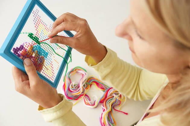 woman,embroidery,embroidery mmq-hzb,model released, Symbolfoto ,property released