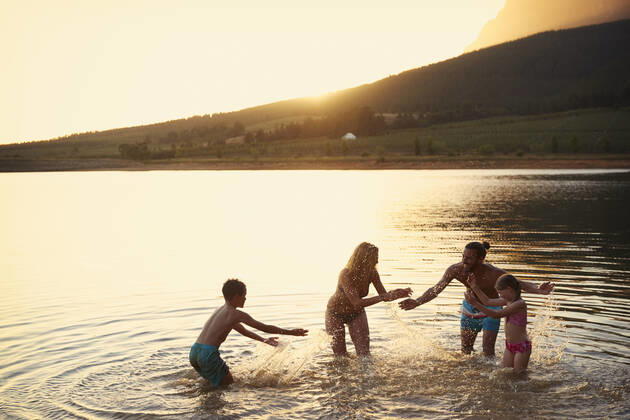 bathing,evening sun,family,water fight mmq-vu2,model released, Symbolfoto