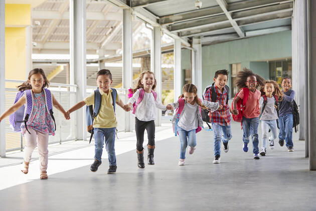 running,holding hands,elementary student mmq-w9b,model released, Symbolfoto