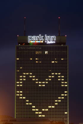 21 05 2020, Berlin, Germany Photo Hotel Park Inn and the television tower at Alexanderplatz During the corona crisis the Hotel Park Inn at Alexanderplatz illuminated some windows in such a way that they form a heart together