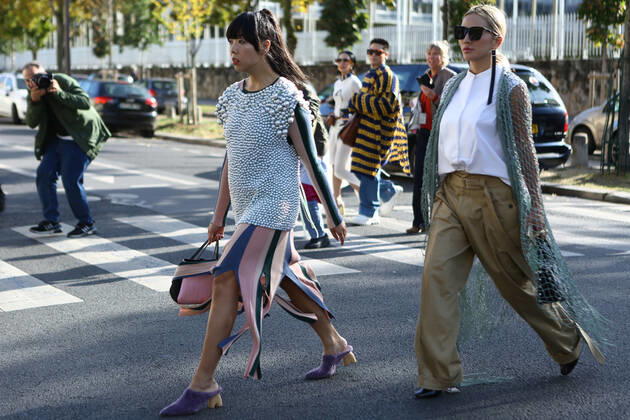 Susie Lau and Tina Leung attending the Loewe show during Paris Fashion Week - Sept 27, 2019 - PFW: Spring 2020 Street Style Day 4, Paris France  Copyright: xValentinaxRanierix h_00613592