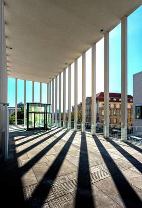 James Simon Gallery in Berlin 1020915294