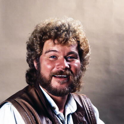 Peter Petrel Peter Petrel, deutscher Schlagersänger, bei einem Fotoshoozing, Deutschland 1984. German schlager singer Peter Petrel during a photo shoot, Germany 1984., Deutschland Copyright: kpa UnitedArchives55003870 EDITORIAL USE ONLY
