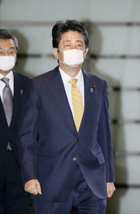 Japan PM Abe Japanese Prime Minister Shinzo Abe enters his office in Tokyo on June 22, 2020, wearing a face mask amid continuing worries over the novel coronavirus.