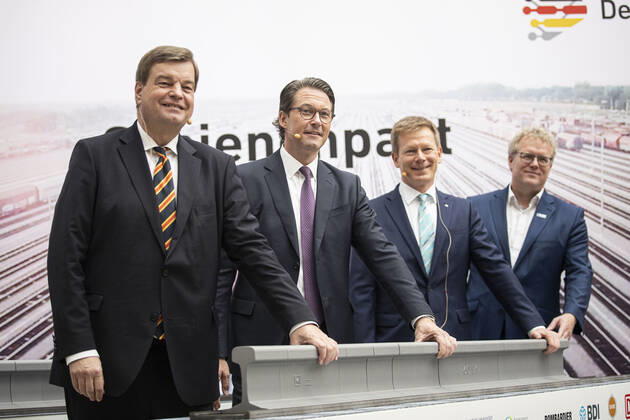 L R Enak Ferlemann, State Secretary in the Federal Ministry of Transport and Digital Infrastructure, Andreas Scheuer, Federal Minister of Transport and Digital Infrastructure, Richard Lutz, Chairman of the Board of Management of Deutsche Bahn AG, and Dirk Flege, Managing Director of the Pro-Rail Alliance, recorded after the presentation an Copyright: xFlorianxGaertner photothek.netx