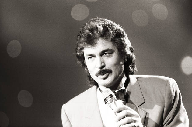 Berlin 02 04 88 The 46th issue of Wetten that On the picture is the singer Engelbert Humperdinck in the 46th issue of Wetten that can be seen in the 80s, Berlin Berlin Germany Copyright: ZIKxImages UnitedArchives00013637 EDITORIAL USE ONLY