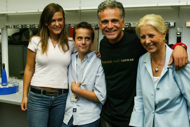 Nino de Angelo presentation Back to Front Gloria Theater by daughter Louisa Gorgoglione, son Luca Gorgoglione, the German pop singer Nino de Angelo and mother Stella Gorgoglione at the Gloria Theater for the presentation of his new CD Back to Front, Cologne North Rhine-Westphalia Germany Copyright: ZIKxImages UnitedArchives00017366 EDITORIAL USE ONLY