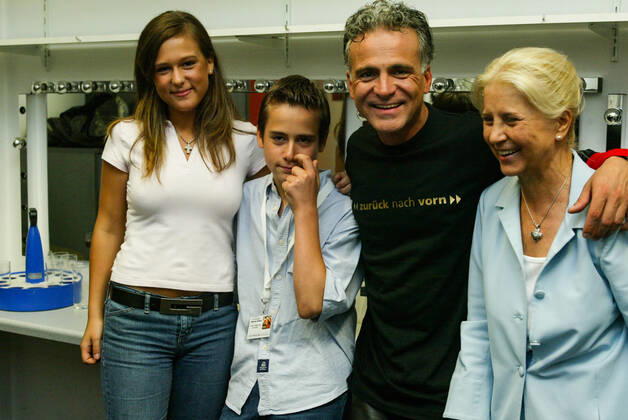 Nino de Angelo presentation Back to Front Gloria Theater by daughter Louisa Gorgoglione, son Luca Gorgoglione, the German pop singer Nino de Angelo and mother Stella Gorgoglione at the Gloria Theater for the presentation of his new CD Back to Front, Cologne North Rhine-Westphalia Germany Copyright: ZIKxImages UnitedArchives00017367 EDITORIAL USE ONLY