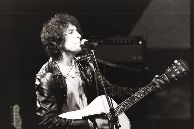 Bob Dylan concert 17 07 1981 Bob Dylan with his Shot Of Love tour on the open air stage Loreley in St Goarshausen on 17 July 1981, St Goarshausen Rheinland Pfalz Germany Copyright: ZIKxImages UnitedArchivesAD216 EDITORIAL USE ONLY