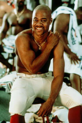 OSCARS. Bester Nebendarsteller. Preisträger 1991-2000 JERRY MAGUIRE CUBA GOODING JR PICTURE FROM THE RONALD GRANT ARCHIVE FILM RELEASE BY TRISTAR PICTURES JERRY MAGUIRE CUBA GOODING JR FILM RELEASE BY TRISTAR PICTURES Date: 1996. Strictly editorial use only in conjunction with the promotion of the film. Credit line mandatory. This image is copyright of the film company and is supplied under the terms of issue as film still. No commercial or book cover use permitted without prior consent from the film company.  Mandatory credit line: Image courtesy Ronald Grant Archive Mary Evans