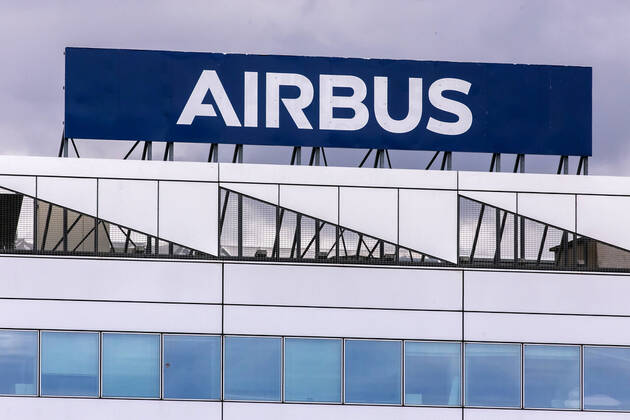 Elancourt, France July 2, 2020 - Illustration of the Airbus Defence And Space Aeronautical Industry Site. European aircraft manufacturer Airbus announced Tuesday that it will cut 15,000 jobs over the next year, as the airline industry faces unprecedented losses due to the COVID-19 pandemic AIRBUS, ECONOMIE, LOGO, GENERIQUE, ILLUSTRATION, AERONAUTIQUE, AVIATION, ENTREPRISE, LICENCIEMENTS, PLAN SOCIAL, CRISE ECONOMIQUE, YVELINES, CONSTRUCTEUR AERONAUTIQUE, AVIONS DE LIGNE, EMPLOI, CHOMAGE, INDUSTRIE FRANCAISE, GROUPE INDUSTRIEL, TRANSPORT AERIEN, CONJONCTURE, MULTINATIONALE, SUPPRESSIONS DE POSTES Copyright: xVincentxIsorex