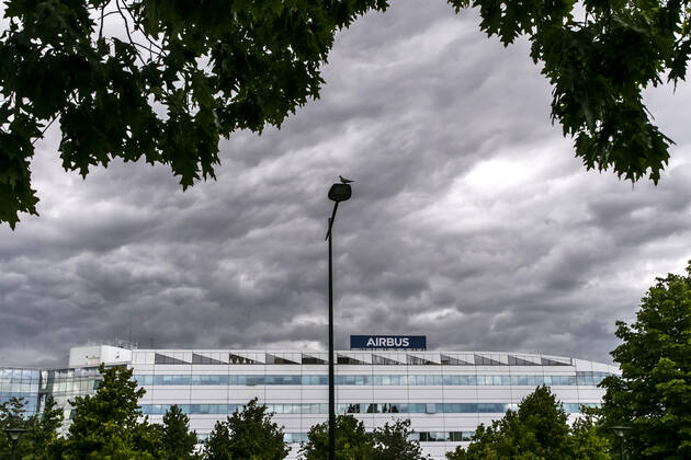 Elancourt, France July 2, 2020 - Illustration of the Airbus Defence And Space Aeronautical Industry Site. European aircraft manufacturer Airbus announced Tuesday that it will cut 15,000 jobs over the next year, as the airline industry faces unprecedented losses due to the COVID-19 pandemic AIRBUS, ECONOMIE, LOGO, GENERIQUE, ILLUSTRATION, AERONAUTIQUE, AVIATION, ENTREPRISE, LICENCIEMENTS, PLAN SOCIAL, CRISE ECONOMIQUE, YVELINES, CONSTRUCTEUR AERONAUTIQUE, AVIONS DE LIGNE, EMPLOI, CHOMAGE, INDUSTRIE FRANCAISE, GROUPE INDUSTRIEL, TRANSPORT AERIEN, CONJONCTURE, MULTINATIONALE, SUPPRESSIONS DE POSTES Copyright: xVincentxIsorex