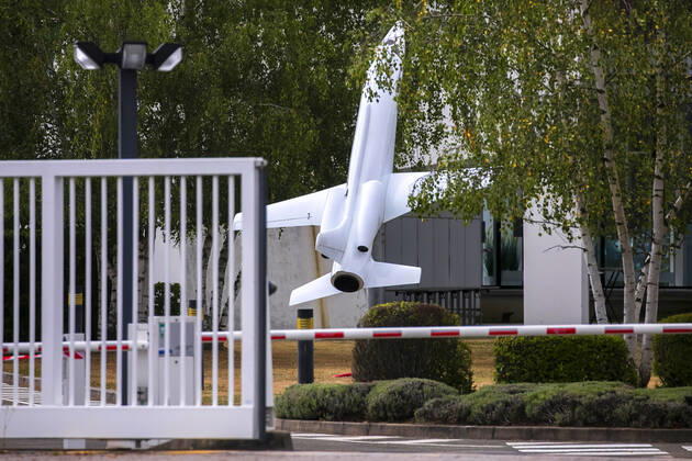 Elancourt, France July 2, 2020 - Illustration of the Airbus Defence And Space Aeronautical Industry Site. European aircraft manufacturer Airbus announced Tuesday that it will cut 15,000 jobs over the next year, as the airline industry faces unprecedented losses due to the COVID-19 pandemic AIRBUS, ECONOMIE, LOGO, GENERIQUE, ILLUSTRATION, AERONAUTIQUE, AVIATION, ENTREPRISE, LICENCIEMENTS, PLAN SOCIAL, CRISE ECONOMIQUE, YVELINES, CONSTRUCTEUR AERONAUTIQUE, AVIONS DE LIGNE, EMPLOI, CHOMAGE, INDUSTRIE FRANCAISE, GROUPE INDUSTRIEL, TRANSPORT AERIEN, CONJONCTURE, MULTINATIONALE, SUPPRESSIONS DE POSTES Copyright: xVincentxIsorex