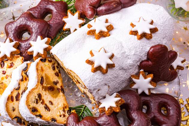  Christmas marzipan stollen with gingerbread Copyright: xDar1930x Panthermedia27624841