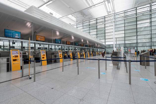 Effects Corona Munich Airport In picture almost empty Economy Baggage check-in Lufthansa Terminal 2 T2 Munich Airport Munich Bayer Germany Copyright: Passion2Press MarkusxFischerx