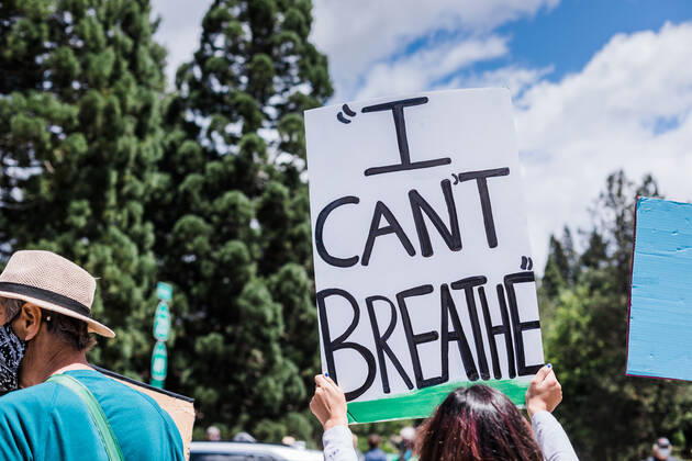 IMAGO Creative: Resilienz IMAGO Creative: 2022 Aussichten Peaceful Demonstration in Rural Small Town, California BLM Protest Nevada City, CA, United States CR_LEVO200628-427470-01 EDITORIAL USE ONLY