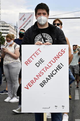 With a protest march from Alexanderstraße 3 to the rally at Bebelplatz, Berlin venues, organizers, technicians, stage and booth builders, outdoor advertisers, security and catering staff as well as other service providers from the culture and event industry point out their precarious situation and the blatant lack of perspectives Berlin, 24 07 2020 Foto:xF.xKernx xFuturexImage