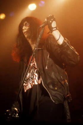Joey Ramone of the Ramones live at the SuperBang 93 in the Eilenriedenhalle Hannover, 12 12 1993 Foto:xR.xKeuntjex xFuturexImage