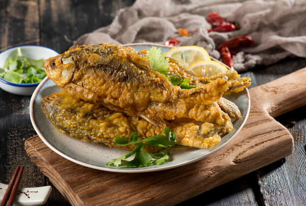 IMAGO Creative, Food, Karpfen-Saison Fried crucian carp gold crucian carp Crucian carp Braised crucian carp Food, seafood, delicious food.  512346210713862152