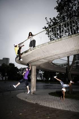 Germany, Cologne, Young people having fun together model released Symbolfoto SK00047