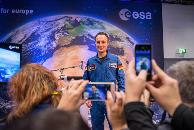 ESA Press Conference, Astronaut Dr Matthias Maurer 02 02 2017 Darmstadt x1x ESA, European Space Operations Center Press Conference, Introduction of ESA Astronaut Dr Matthias Maurer In the picture l r Dr Matthias Maurer Frankfurt Frankfurt Hessen Germany