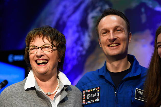 ESA Press Conference, Astronaut Dr Matthias Maurer 02 02 2017 Darmstadt x1x ESA, European Space Operations Center Press Conference, Introduction of ESA Astronaut Dr Matthias Maurer In the picture l r Brigitte Zypries Federal Minister of Economics and Energy, Spaceflight Coordinator , Dr Matthias Maurer, Bri