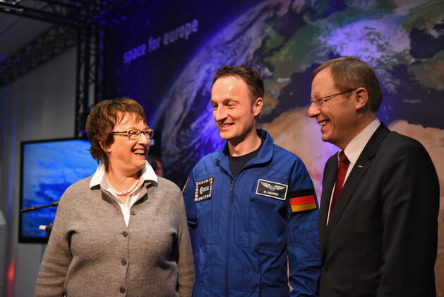 ESA Press Conference, Astronaut Dr Matthias Maurer 02 02 2017 Darmstadt x1x ESA, European Space Operations Center Press Conference, Introduction of ESA Astronaut Dr Matthias Maurer In the picture l r Brigitte Zypries Federal Minister of Economics and Energy, Spaceflig