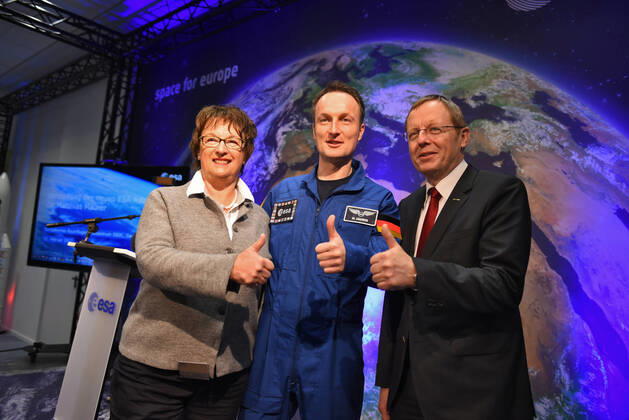 ESA Press Conference, Astronaut Dr Matthias Maurer 02 02 2017 Darmstadt x1x ESA, European Space Operations Center Press Conference, Introduction of ESA Astronaut Dr Matthias Maurer In the picture l r Brigitte Zypries Federal Minister of Economics and Energy, Spaceflig